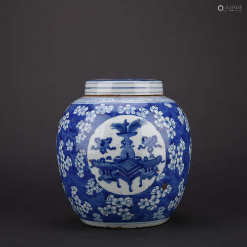 Qing dynasty blue and white jar with flowers pattern