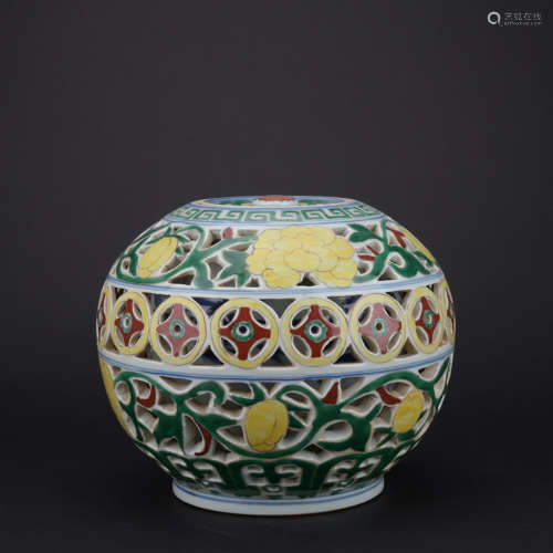 Ming dynasty multicolored hollowing out jar with flowers pattern