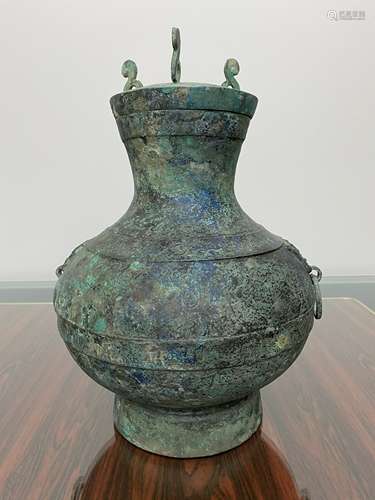 汉代青铜兽脸双耳环壶
Han Dynasty Bronze Beast Relief Pot with two ring handles