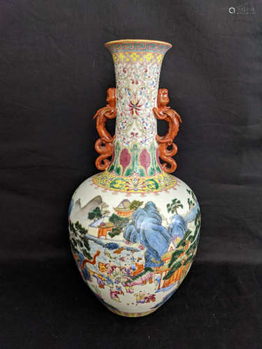 粉彩百子龙耳瓶，大清嘉庆年制款
Qing Dynasty Jia Qing Mark Famille Rose Hundred Children Vase