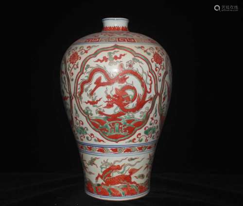 红绿彩龙凤梅瓶，大明万历年制款
Colored Dragon and Phoenix Pattern Mei Vase, Da Ming Wan Li Nian Zhi Mark