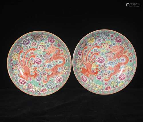 粉彩花卉龙凤盘一对，大清雍正年制款
Famille Rose Flower and Bird Dragon and Phoenix Pattern Twain Plates, Da Qing Yong Zheng Nian Zhi Mark