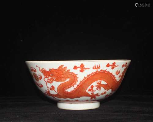 矾红彩描金双龙戏珠碗，大清乾隆年制款
Iron-Red Colored Gilt Double Dragon Chasing Pearl Bowl, Da Qing Qian Long Nian Zhi Mark