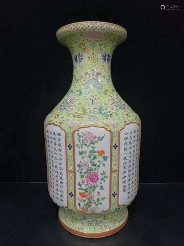 绿釉穿枝莲花卉诗文图瓶，大清乾隆年制款
Green Glaze Twine Flower Pattern Painting and Poetry Vase, Da Qing Qian Long Nian Zhi Mark