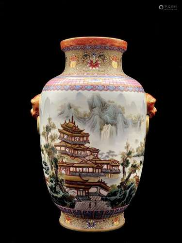 古月轩图重工山水阁楼通景双耳描金冬瓜瓶，大清雍正年制款
Daqing Yongzheng Period produced mark, design of ancient moon pavilion, Landscape painting with ears gilt on a gourd vase