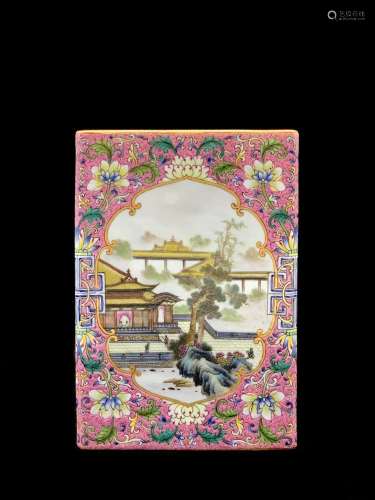 宫粉地凤尾草图山水阁楼开窗四方笔筒，乾隆年制款
Pink Base Phoenix-Tail Fern Pattern Window Landscape Pavillion Square Brush Pot, Qian Long Nian Zhi Mark