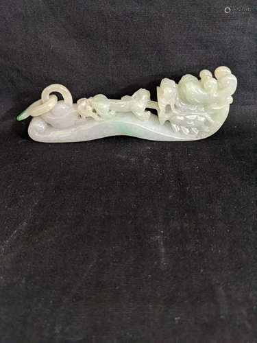 龙回头翡翠镇纸
Coiling Dragon Jadeite Paperweight