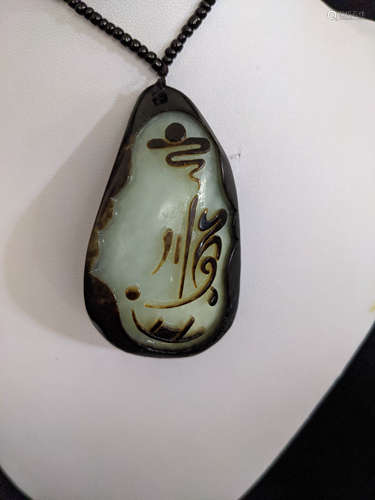 黑皮和田青玉籽料
Black Cuticle Hetian Green Jade River material