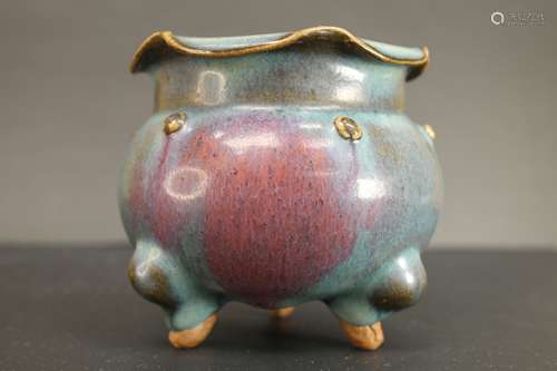 钧窑天蓝釉三足炉
Jun Ware Tripodia Censer