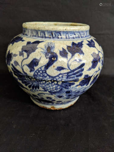 青花花鸟罐
Blue and White Flower and Bird Jar