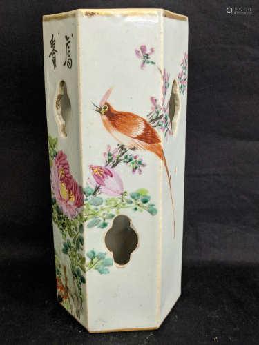 花鸟帽筒，同治年款
Flower and Bird Brush Pot, Tong Zhi Nian Zhi Mark