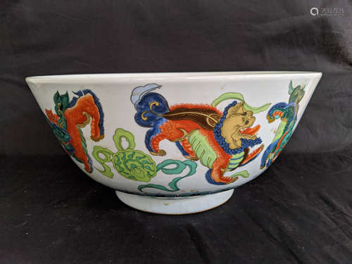 五彩狮子纹大碗
Five Colored Lion Pattern Bowl