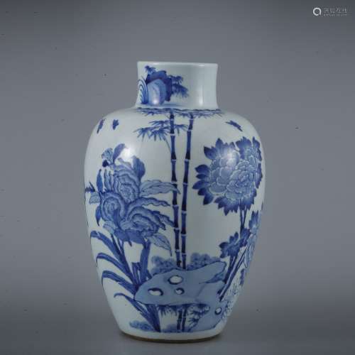 Qing blue and white flower and bird pattern jar