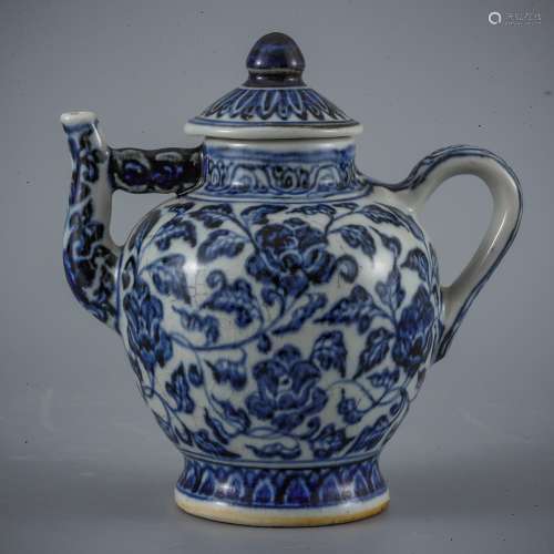 Qing blue and white flower pattern pot