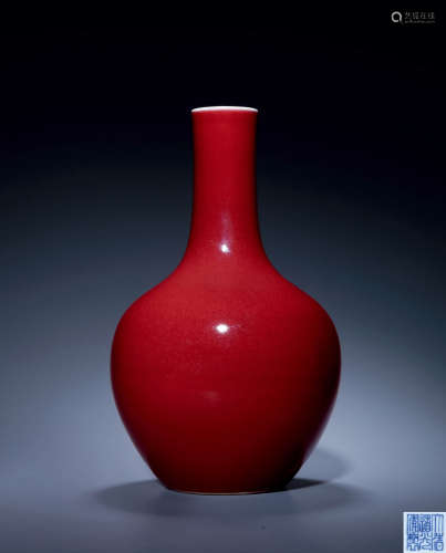 清道光 霁红釉天球瓶