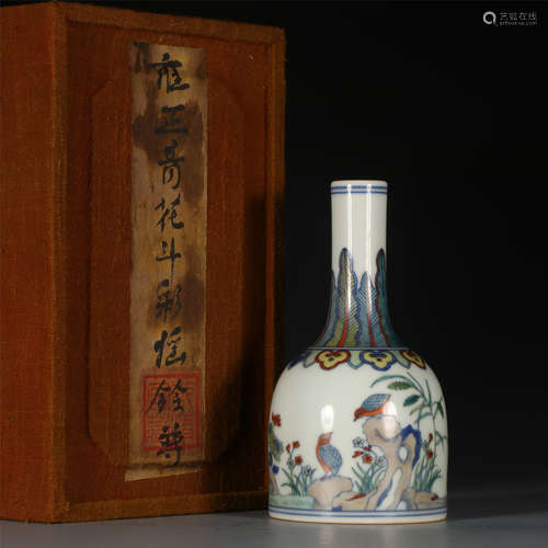 CHINESE DOUCAI PORCLEAIN FLOWER AND BIRD MALLET VASE