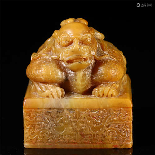 CHINESE TIANHUANG SEAL CARVED WHIT MYTHICAL BEAST KNOB