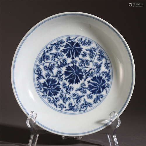 CHINESE BLUE AND WHITE PORCELAIN FLOWERS VIEWS DISH