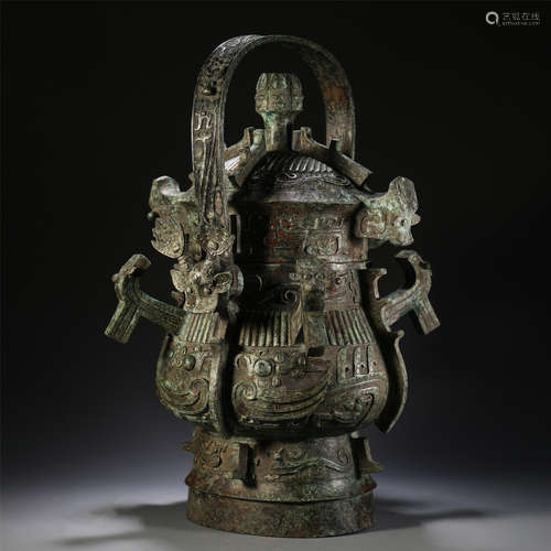 A CHINESE ANCIENT BRONZE 'TAPIR' RITUAL VESSEL AND COVER