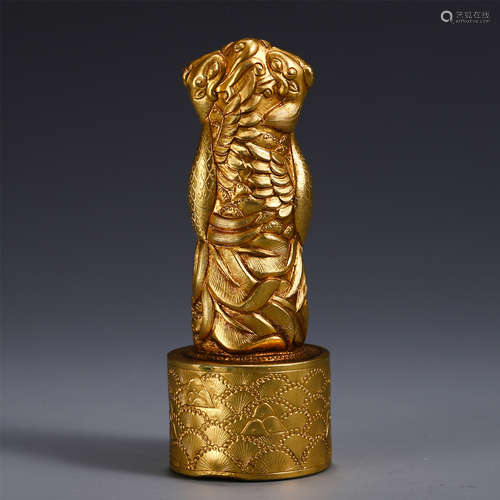 CHINESE GILT BRONZE CARVED BEAST KNOB ROUND SEAL