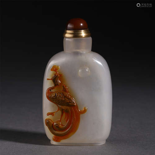 CHINESE AGATE CARVED PHOENIX MOTIF SNUFF BOTTLE AND COVER