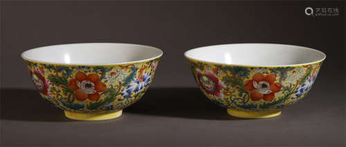 A PAIR OF CHINESE YELLOW GLAZE FAMILLE ROSE FLOWERS BOWLS