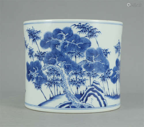 CHINESE BLUE AND WHITE PORCEALIN FLOWERS BRUSH POT