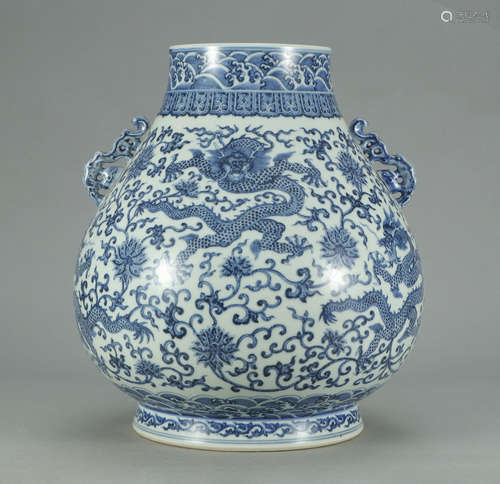 CHINESE BLUE AND WHITE DRAGON PATTERN DOUBLE HANDLE ZUN VASE