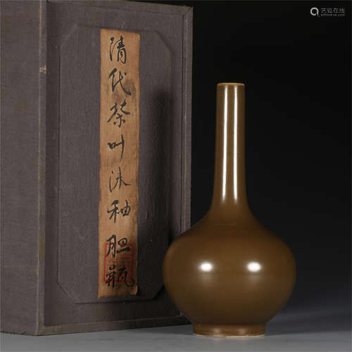 CHINESE EEL-SKIN GLAZED PORCELAIN BOTTLE VASE