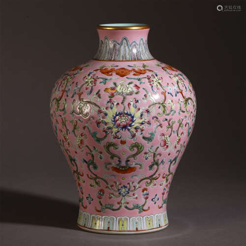 A SMALL CHINESE FAMILLE ROSE GLAZED INCISED VASE