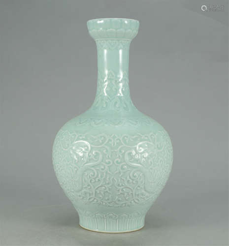 CHINESE CELADON GLAZED INCISED DRAGON PATTERN VASE