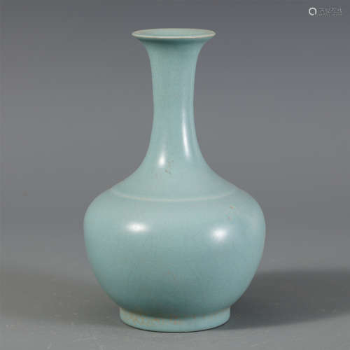 A SMALL CHINESE RU TYPE PORCELAIN VASE