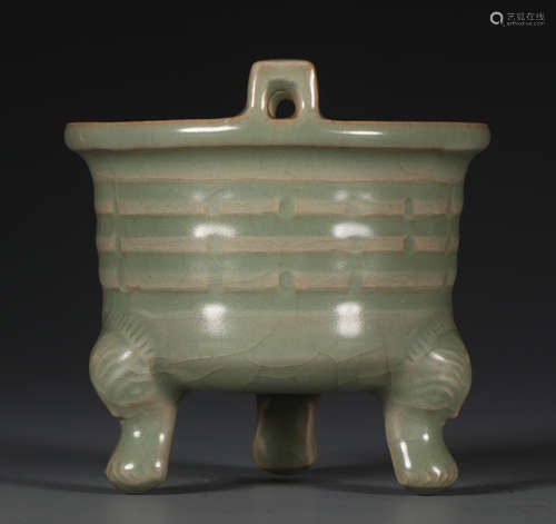 CHINESE LONGQUAN CELADON PORCLEAIN TRIPLE FOOT CENSER