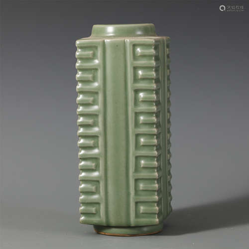 CHINESE LONGQUAN KILN PORCELAIN CONG SQUARE VASE