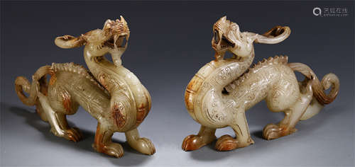 A PAIR OF CHINESE ANCIENT JADE CARVED DRAGON SHAPED TABLE ITEM