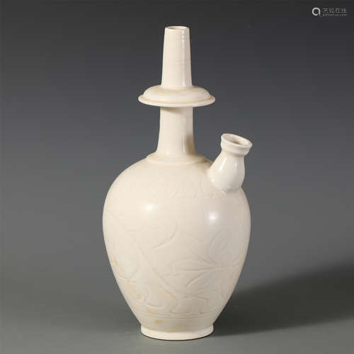 CHINESE WHITE GLAZED INCISED VASE