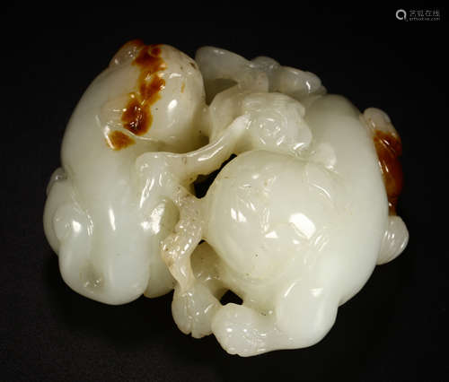 CHINESE JADE TABLE ITEM CARVED WITH DOUBLE LIONS