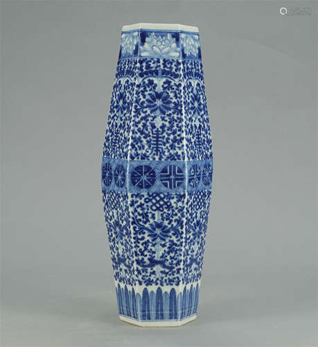 CHINESE BLUE AND WHITE PORCEALIN FLOWERS HEXAGONAL VASE