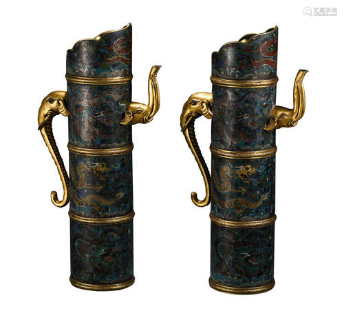 A PAIR OF CHINESE CLOISONNE DRAGON PATTERN KETTLE