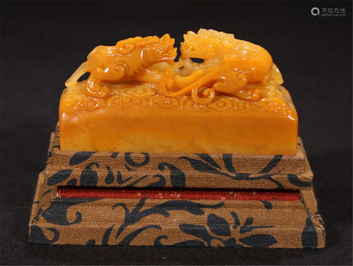 CHINESE TIANHUANG STONE SEAL CARVED WITH DOUBLE DRAOGN