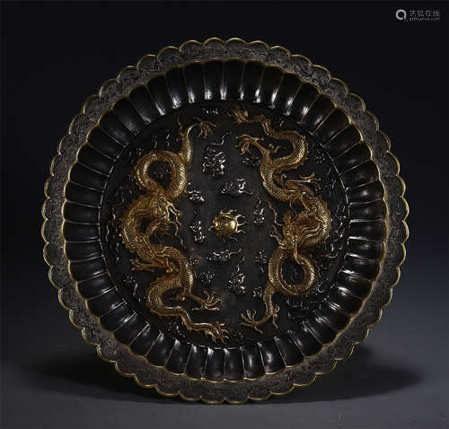 CHINESE GILT SILVER CARVED DOUBLE DRAGONS MOTIF VIEWS PLATE