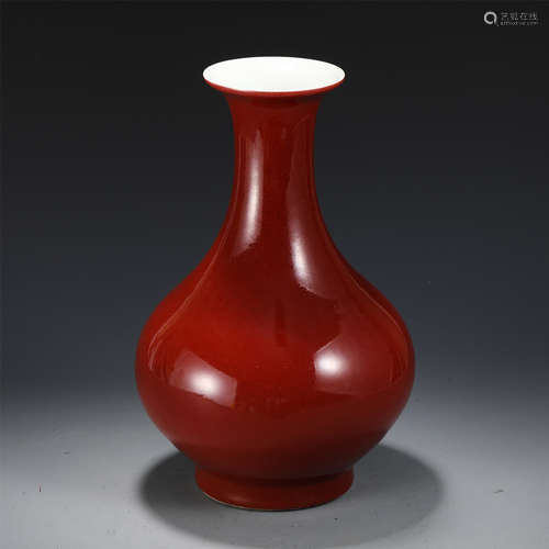 CHINESE RED GLAZE PORCELAIN VASE