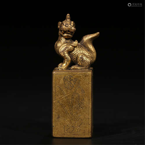 CHINESE GILT BRONZE BEAST KNOB SQUARE SEAL