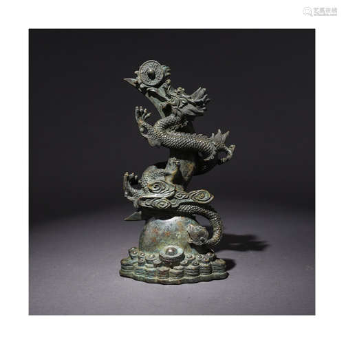 A Chinese Bronze Ornament
with Dragon Pattern