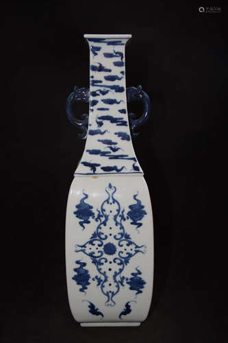 A Chinese Blue and White Porcelain Vase