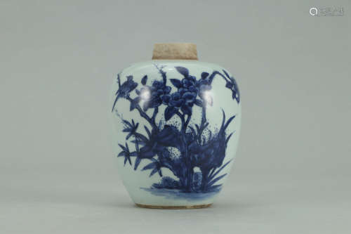 A Chinese Blue and White Floral Porcelain Jar