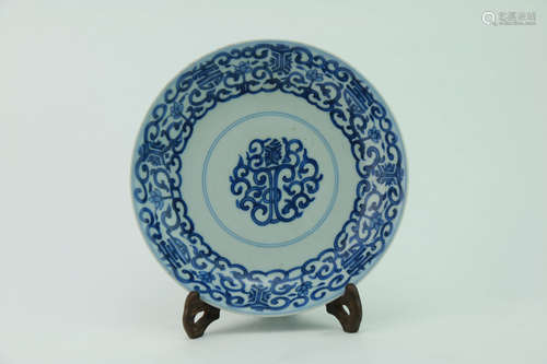 A Chinese Blue and White Floral Porcelain Plate