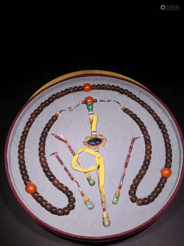 A Chinese Eaglewood Court Necklace