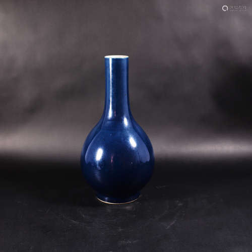 祭蓝釉胆瓶                   