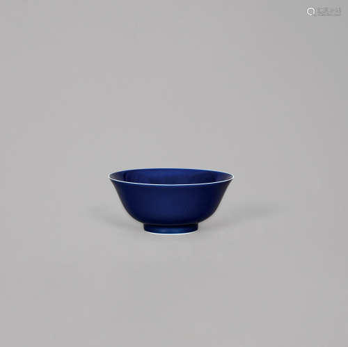 清乾隆 霁蓝釉碗